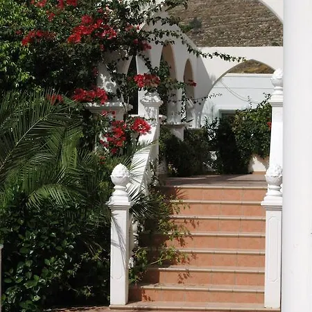 Eristos Hotel de apartamente 3*