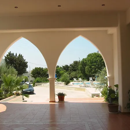 Eristos Hotel de apartamente 3*