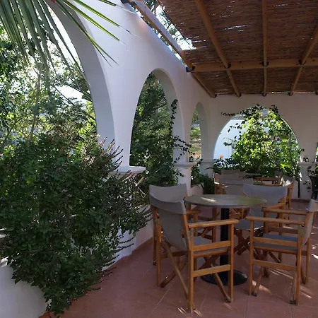 Eristos Hotel de apartamente 3*