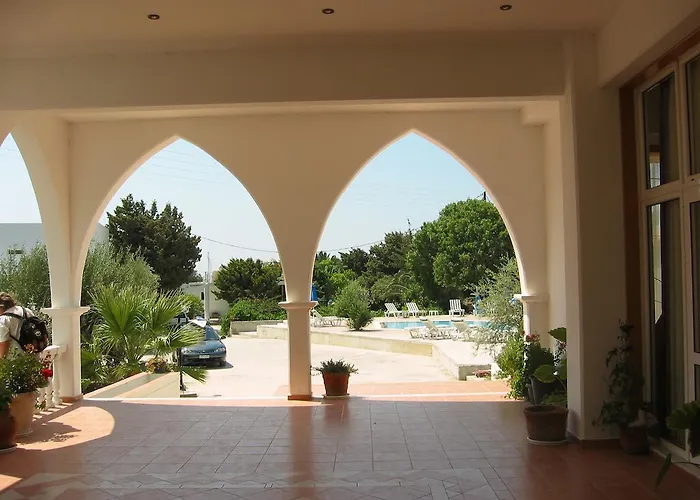 Eristos Aparthotel 3*