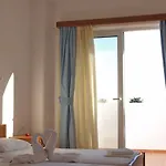 Eristos מלון דירות 3*