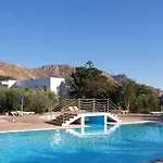 Eristos מלון דירות 3*