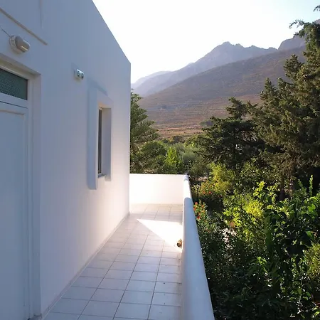 Eristos Lägenhetshotell Megálon Choríon